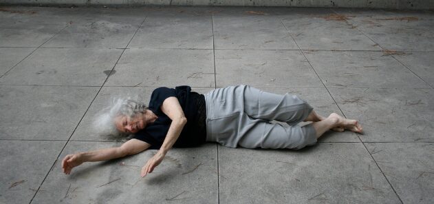 Simone forti performance senza fretta centro pecci