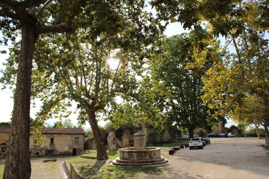 Il borgo di Roscigno Vecchia, Piazza Nicotera.