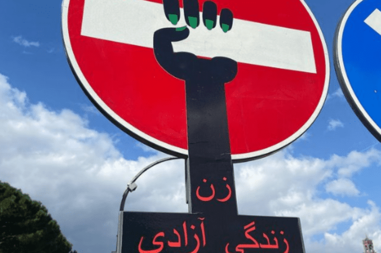 clet monumento donne iraniane