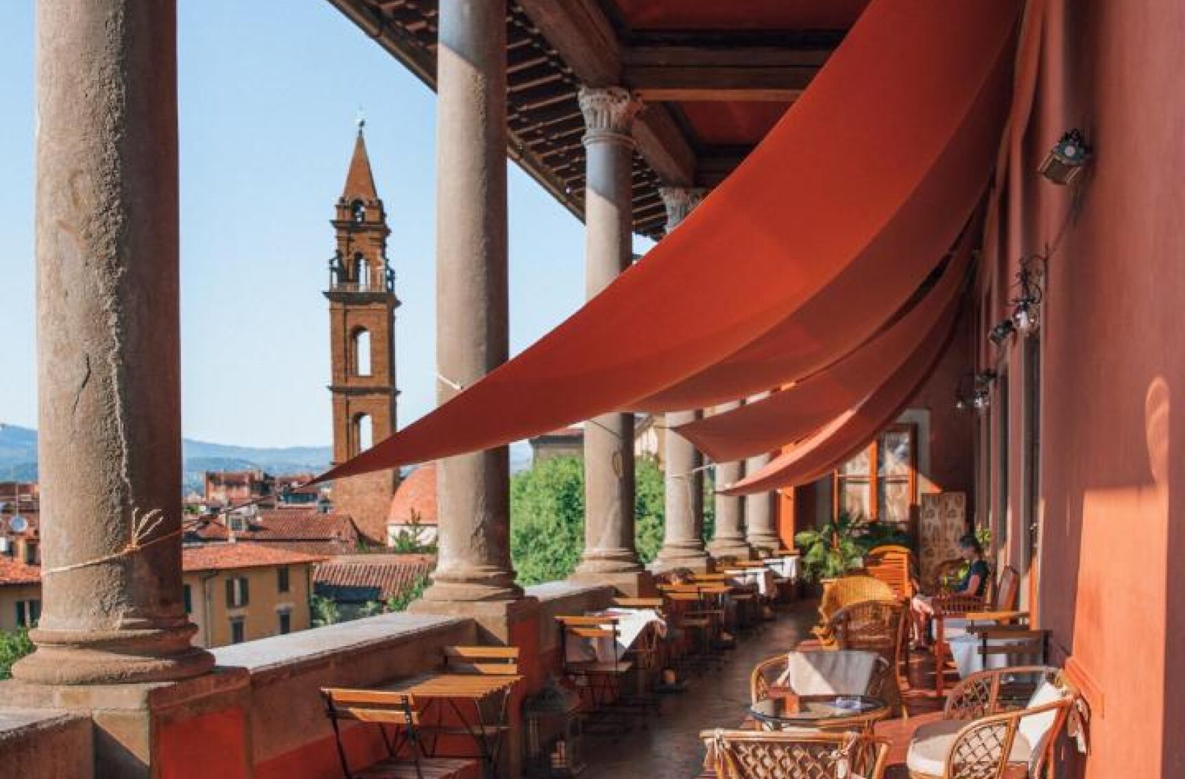 La Loggia roof bar, una golosa oasi di pace con Santo Spirito in bella vista