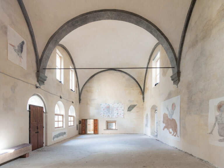 Installazione Ghostscape all'Antica Chiesa di Sant'Orsola durante Pitti Uomo 110.