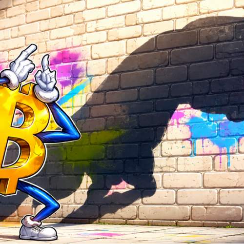 Il simbolo del Bitcoin illustrato come personaggio in cammino davanti a un muro di mattoni coperto di graffiti colorati