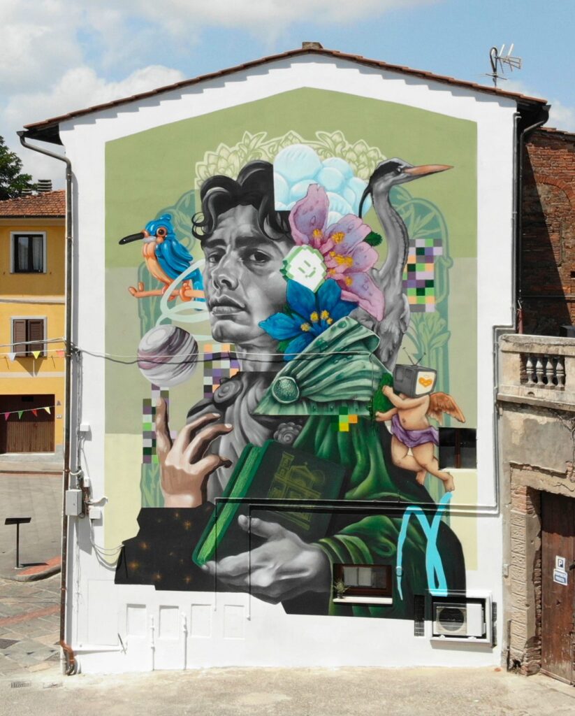 Murale Eden di Wallscape a Capannoli: volto di uomo in bianco e nero fra fiori e uccelli sulla facciata di una casa
